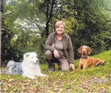  ?? FOTO: REICHERT ?? Hundetrain­erin Conny Reichert aus Bad Waldsee gibt Tipps, wie man Hunde vor Giftködern schützen kann.