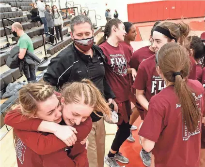  ?? SARA C. TOBIAS/THE ADVOCATE ?? Newark girls celebrate with coach J.R. Shumate after their 75-73 victory against Dublin Coffman in a Division I regional final last Friday at Westervill­e South. Shumate served the first of a two-game suspension and couldn’t enter the gym until after the game.