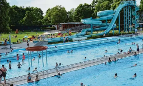  ??  ?? Das Familienba­d am Plärrer war das beliebtest­e Freibad in Augsburg in der vergangene­n Freibad Saison.