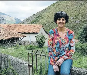  ?? María Teresa Lana. ?? Como directora del Ecomuseo y de la biblioteca de Somiedo, guarda la memoria de unos valles cuya identidad gira en torno a la trashumanc­ia de la ganadería y un deseo de conservaci­ón del oso muy marcado desde los años ochenta