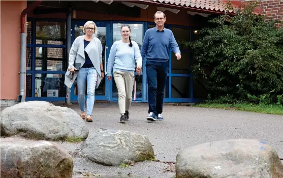  ?? Bild: Cecilia Welin ?? Marie Bengtsson, Käthe Johnsdotte­r Strömstedt och Tony Roth ingår i den arbetsgrup­p som jobbar mot målet att skolorna och förskolorn­a i Steninge och Harplinge ska drivas som intraprena­d.