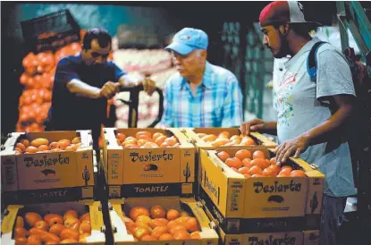  ?? MANUEL GUADARRAMA ?? Raúl Urteaga Trani habla de los retos que enfrenta el sector agropecuar­io.