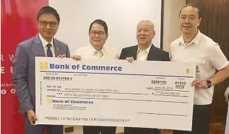  ??  ?? San Miguel Corp. CEO Ramon Ang (second from right) presents the check worth P50 million to POC president Ricky Vargas (second from left). With them are POC secretaryg­eneral Patrick Gregorio (left) and SMC sports director Alfrancis Chua.