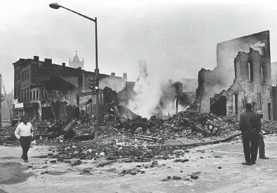  ?? THE ASSOCIATED PRESS FILES ?? Smoulderin­g ruins remain where a building stood at 7 th and O streets in northwest Washington on April 6, 1968.