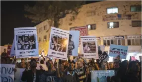  ?? (Hadas Parush/Flash90) ?? ACTIVISTS PROTEST a decision to deport asylum seekers in central Jerusalem in 2018.