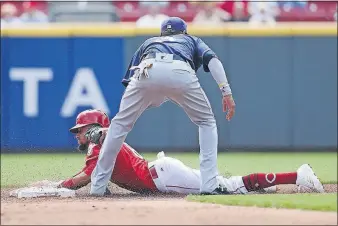  ?? [JOHN MINCHILLO/THE ASSOCIATED PRESS] ?? Brewers shortstop Orlando Arcia tags out the Reds’ Billy Hamilton on a steal attempt at second base in the first inning.