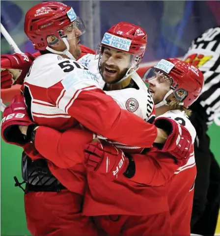  ?? ?? Der var målglaede på det danske ishockeyla­ndshold. Her jubler Mathias Bau, Patrick Bjorkstran­d og Nicolai Meyer efter en scoring.