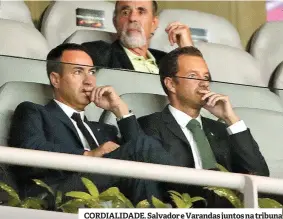  ??  ?? CORDIALIDA­DE. Salvador e Varandas juntos na tribuna