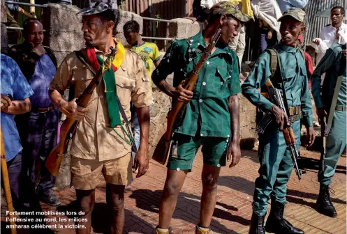  ??  ?? Fortement mobilisées lors de l’offensive au nord, les milices amharas célèbrent la victoire.