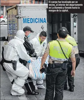  ?? Gustavo Guamán / EXTRA ?? El cuerpo fue localizado por un vecino, al interior del departamen­to en La Alameda y llevado hasta la morgue de la capital.