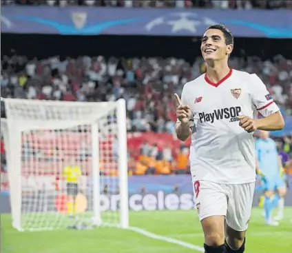  ?? FOTO: AP ?? Wissam Ben Yedder celebra uno de su goles, ayer en el Sánchez-Pizjuán. El delantero franco-tunecino firmó un ‘hat trick’ ante el Maribor