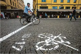  ?? Foto: Dan Materna, MAFRA ?? Měsíc bílých čar Zákaz vjezdu cyklistů vyznačila radnice přibližně před měsícem.