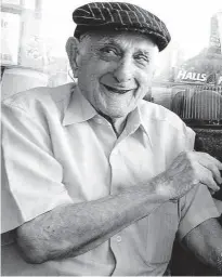  ?? Rubens Cavallari/Folhapress ?? O aposentado Januário Frederico, 97 anos, conhecido como Genaro; desde bebê na Bela Vista
