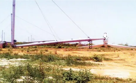  ?? Photo: Habibu Umar Aminu ?? Some of the wind turbines lying fallow after four were mounted from the 37 units.
