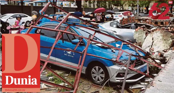  ?? (Foto EPA) ?? Kereta musnah selepas Taufan Lekima melanda wilayah Zhejiang di China, semalam.