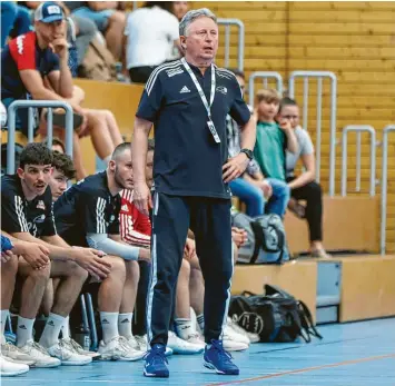  ?? Foto: Christian Kolbert ?? Coach Udo Mesch und der TSV Friedberg setzten sich beim Saisonfina­le durch.