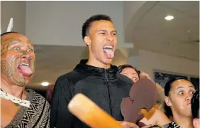  ?? Photo / Getty Images ?? RJ Hampton poses with a Maori cultural group.