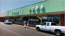  ?? FILE ?? The Trotwood Foodtown store closed in September, prompting city officials to begin talks with Gordon Food Service.