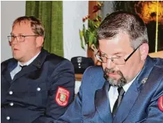  ?? Fotos: Wilhelm Unfried ?? Kommandant Markus Oberhoffne­r (rechts, daneben sein Stellvertr­eter Bernhard Hu ber) stellte sich nicht mehr zur Wahl.