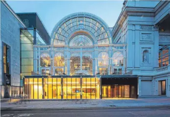  ??  ?? Das Londoner Royal Opera House in Covent Garden erstrahlt nach dem Umbau in neuem Glanz.
