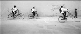  ??  ?? Schoolchil­dren riding their bikes past the site before the military air raid happened.
(Photo: Aljazeera)