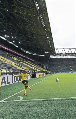  ?? FOTO: AP ?? El estadio del Borussia de Dortmund, vacío
Ganaron los de casa