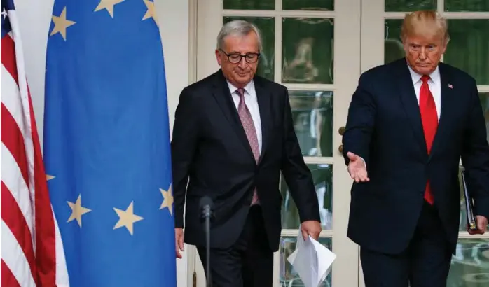  ?? FOTO: EVAN VUCCI, AP/NTB SCANPIX. ?? Donald Trump og EU- kommisjone­ns president Jean-Claude Juncker (t.v) kom til enighet i Washington.