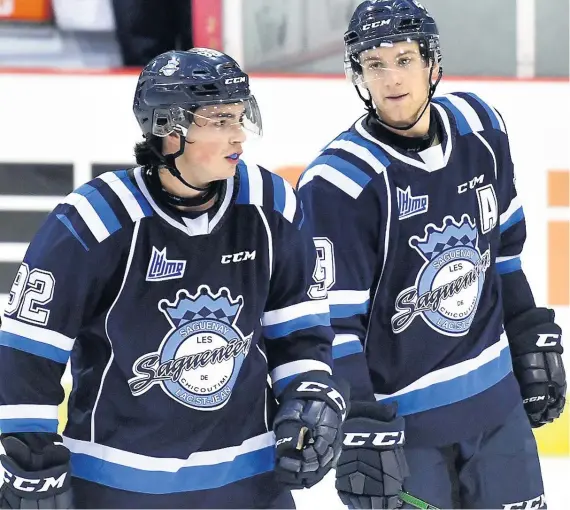  ?? PHOTO COURTOISIE ?? Le nouvel espoir des Devils, Dawson Mercer (à droite), s’est inscrit à la feuille de pointage pour un troisième match de suite.