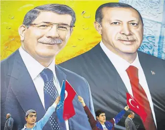  ?? Turecký premiér Ahmet Davutoglu (vlevo) vystupoval podle mínění autoritářs­kého prezidenta Tayyipa Erdogana až příliš nezávisle, proto byl nakonec nucen odstoupit. FOTO REUTERS ?? Neshodli se.