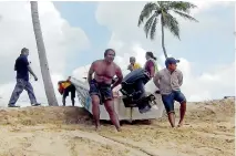  ??  ?? Fishermen complain that, after fishing, they draw their boats ashore with much difficulty