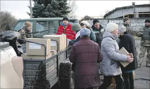  ?? Cáritas Ucrania ?? Cáritas Ucrania reparte ayuda humanitari­a a personas afectadas por el conflicto en el este del país