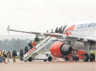  ?? // V. MERINO ?? Pasajeros del vuelo a Praga desde Córdoba en diciembre pasado