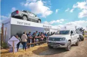  ??  ?? Se expusieron en su gran stand, seis pick-ups Amarok, incluyendo la versión V6. Además, ofrecieron un sector de atención al público.