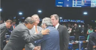  ?? WALDEMIR BARRETO/AGÊNCIA SENADO ?? Senadores Fernando Collor (D), Hélio José, Raimundo Lira e Renan Calheiros acompanham a votação-
