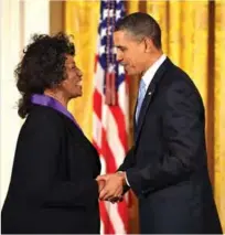  ??  ?? In this file photo US President Barack Obama presents the 2009 National Medal of Arts to opera singer Jessye Norman during a ceremony in the East Room of the White House in
Washington, DC.
