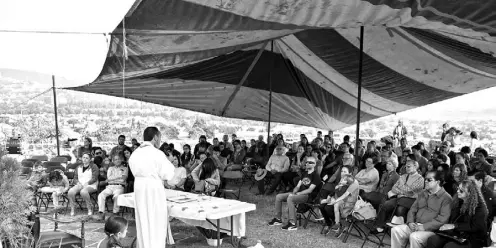  ??  ?? El patronato del cerro honra a la virgen. Fotos/marco Bedolla