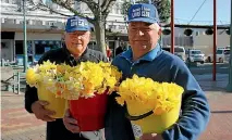  ?? JANE MATTHEWS ?? Edgar and Trevor Smith have been selling daffodils on Daffodil Day for 21 years.