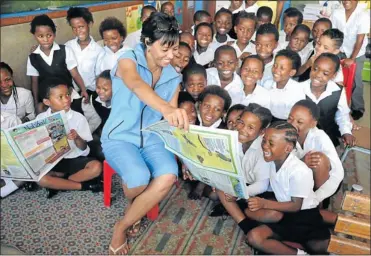  ?? Picture: MIKE HOLMES ?? STORY TIME: Sapphire Road Primary School teacher, Ronelle Joseph, reads to Grade 3 pupils from the Herald’s Nal’ibali supplement which has assisted in improving pupils’ literacy levels