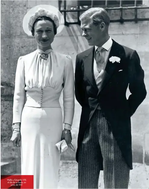 ??  ?? Wallis y Eduardo VIII, el día de su boda, en junio de 1937.