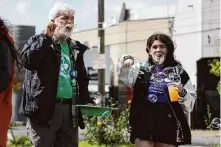  ?? ?? Jay Martin and Emilia Romero blow bubbles at the Treat Avenue Greenspace Event.