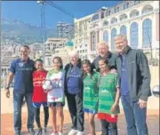  ?? HT PHOTO ?? Arsene Wenger (right) with former Brazil World Cup-winning skipper Cafu (left) and tennis great Boris Becker.