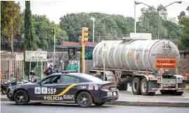  ??  ?? TERMINALES. Las 3 que operan en la CDMX mostraron un trabajo continuo durante el fin de semana. Según Onexpo, hay 20 gasolinera­s cerradas en todo momento.