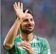  ?? Foto: dpa ?? Ich bin wieder da: Claudio Pizarro, 39, trägt wieder das Trikot seines Lieblings vereins.