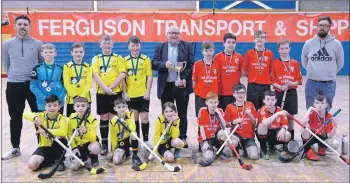  ??  ?? Alasdair Ferguson, centre, of Ferguson Transport and Shipping with P7 and under winners Inverlochy, left, and runners-up Bun Sgoil Phort Righ.