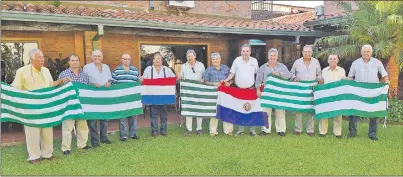  ??  ?? Socios de Rubio Ñu que impulsan la idea de poner a su estadio el nombre de Rafael Franco.