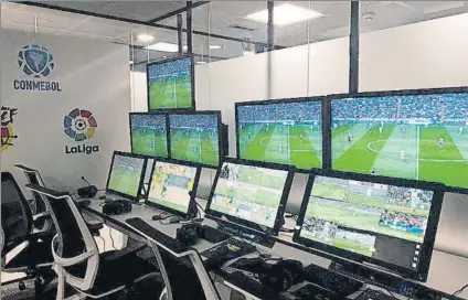  ?? FOTO: OLE ?? El sistema de videoarbit­raje también estuvo presente en la final de la Libertador­es disputada en el Bernabéu
