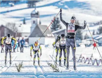  ?? FOTO: ARGE SKI-TRAIL / ROLF MARKE ?? Max Olex (rechts) wird am Samstag erstmals am Ski-Weltcup teilnehmen.