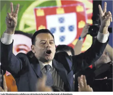  ?? Miguel Riopa / AFP ?? Luís Montenegro celebra su victoria en la noche electoral, el domingo.