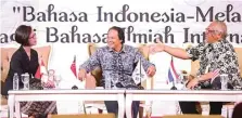  ?? ALLEX QOMARULLA/JAWA POS ?? SEMINAR: Dari kiri, Endina Asri Widratama, Prof Dr Haris Supratno, dan Prof Drs Koentjoro PhD dalam pertemuan Forum Dewan Guru Besar Indonesia kemarin (5/11).