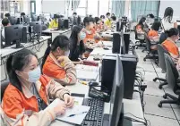  ?? ASHLEY PON THE NEW YORK TIMES FILE PHOTO ?? Students are seen at a high school in Taipei, Taiwan, where classes have been in session since late February.